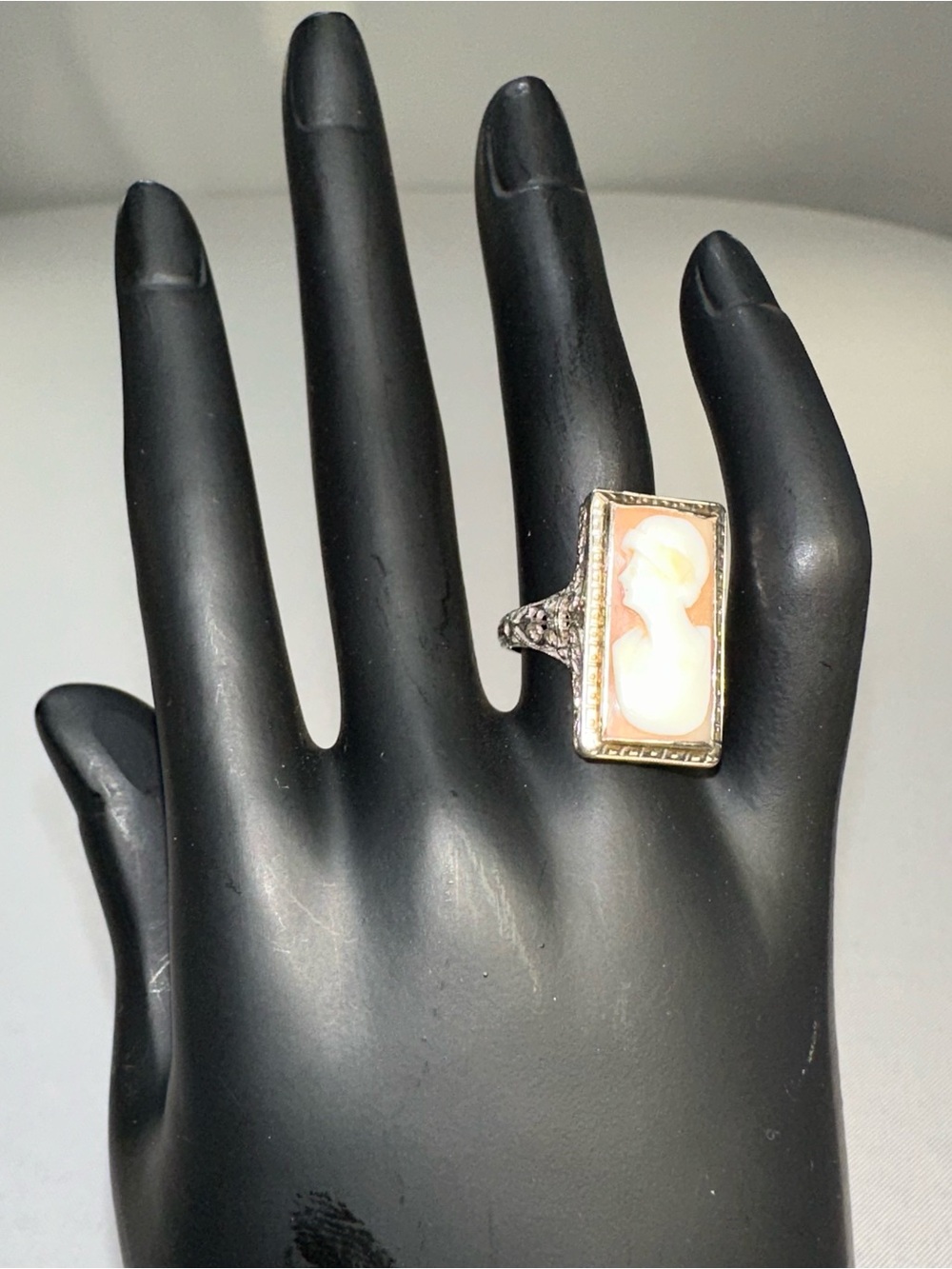 Vintage 14K White Gold Cameo Ring Art Deco Filigree Carved Shell Size 7.5 4.5g